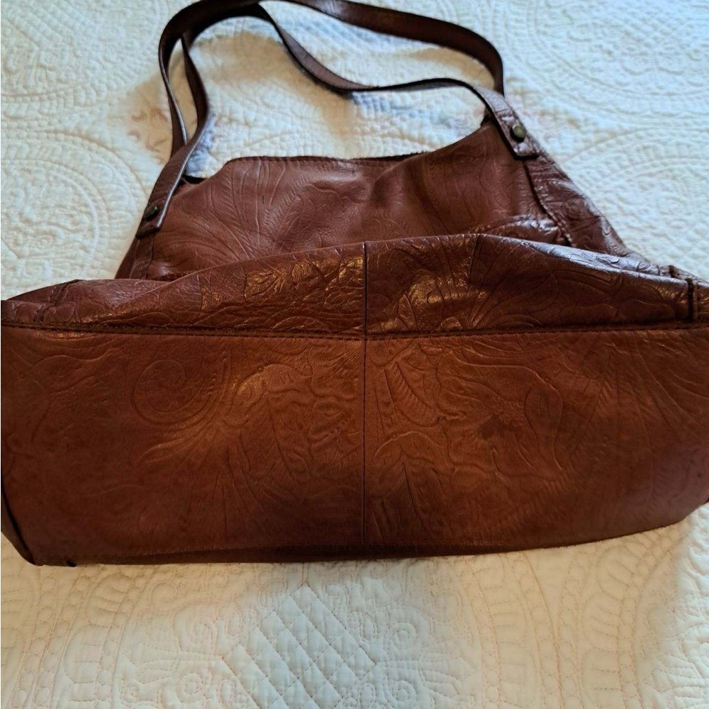 Elegant Brown Tooled Leather Shoulder Bag - Picture 3 of 13
